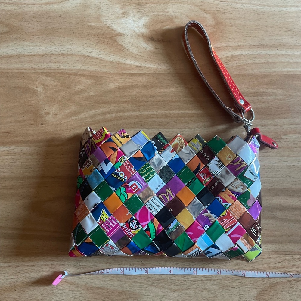 NAHUI OLLIN Women’s Recycled Wrapper Wristlet/Clutch - Picture 1 of 15